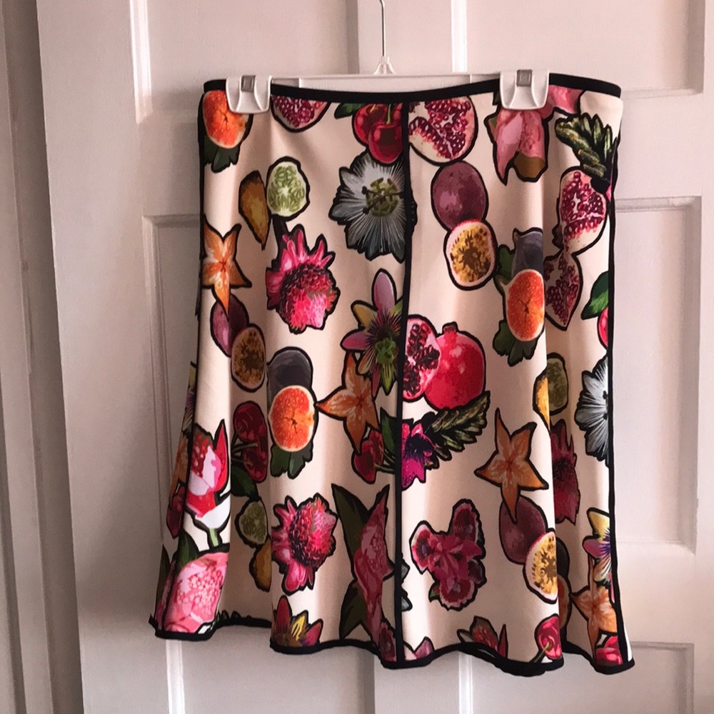 NWT MARCCAIN Creme Skirt With Bright Floral and Fruit Design Sz 42